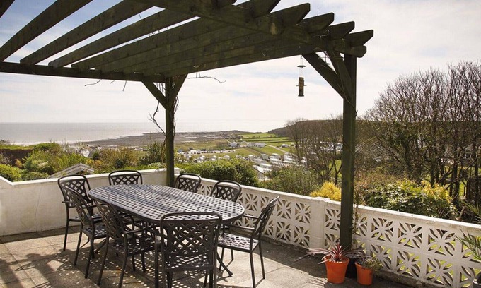 Port-Eynon House | The Outlook - Five Bedroom House, Sleeps 8