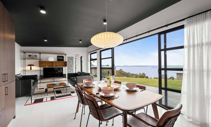 Blackmans Bay House | The Outlook on Mount Louis - 1 Bedroom