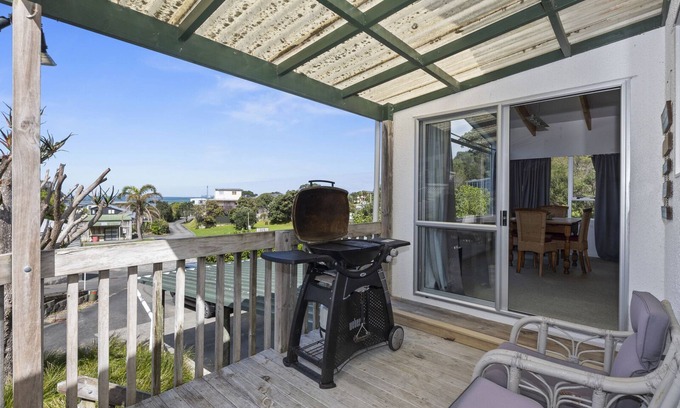 Tutukaka House | The Outlook - Whangaumu Bay Holiday Home
