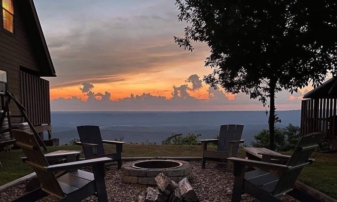 Valley Head Cabin | The Overlook at Mentone-hot tub + amazing view + fire pit
