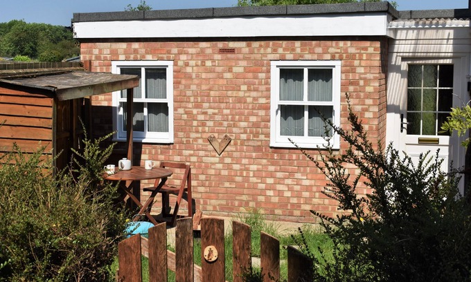 Horseheath Apartment | The Owl Box: Self-contained Private Annex & Garden, kitchen, breakfast