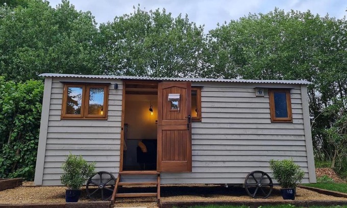 Hethel Apartment | The Owls Rest Shepherds Hut Hethel