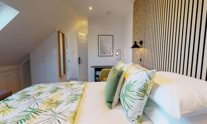 Oxford House | The Oxford Lodge Exeter Room