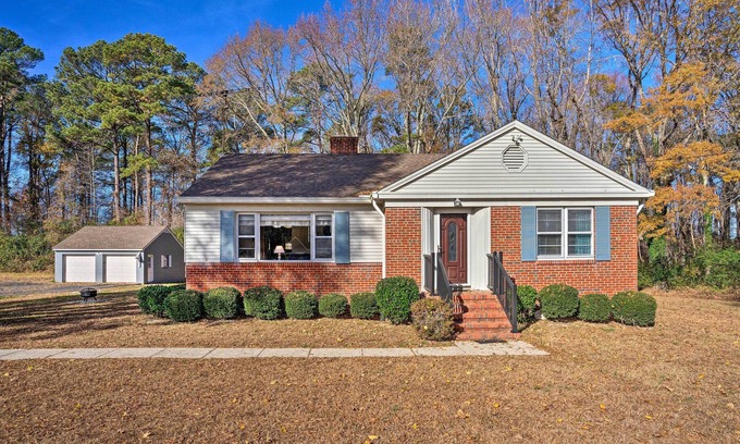 Weems House | 'The Oyster Bed' Retreat w/ Pool & Game Room