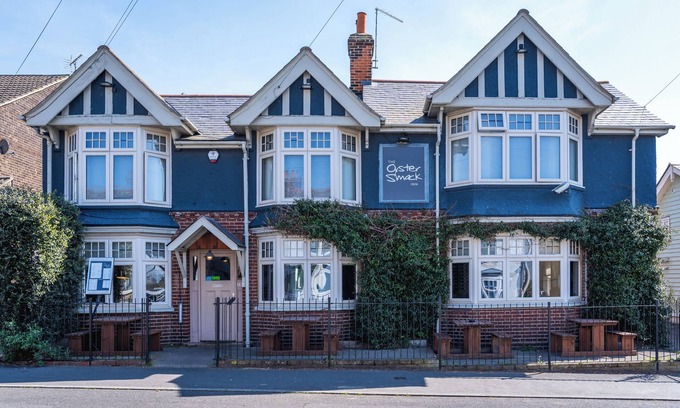 Burnham-on-Crouch Hotel | The Oyster Smack Inn