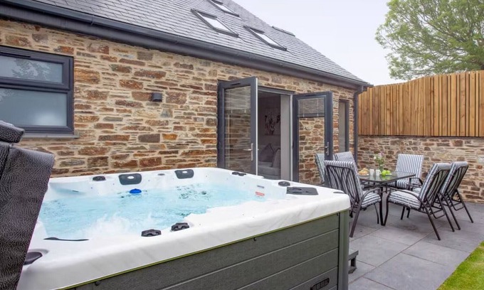 Down Thomas House | The Oyster - Three Bedroom House, Sleeps 6