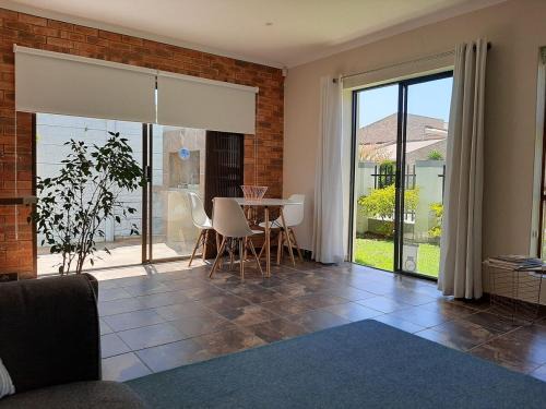 Jeffreys Bay House | The Paddle Inn