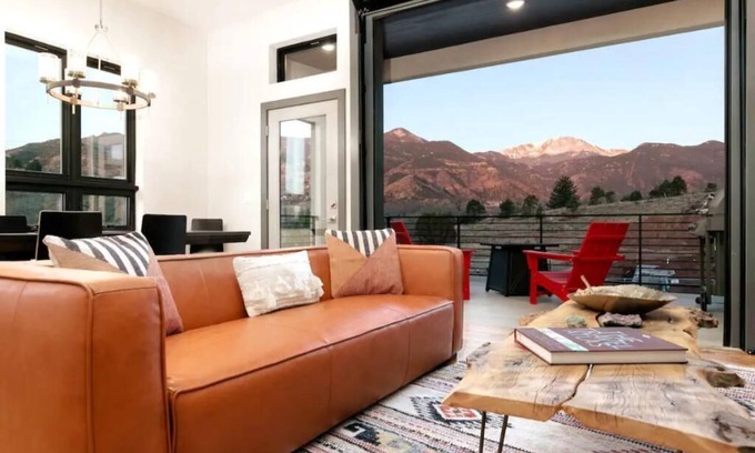 Manitou Springs House | The Painted Pony l Garden of the Gods
