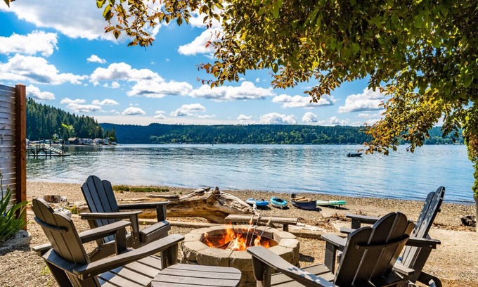 Tahuya House | The Painted Tide w/Hot tub, Kayaks, & Firepit