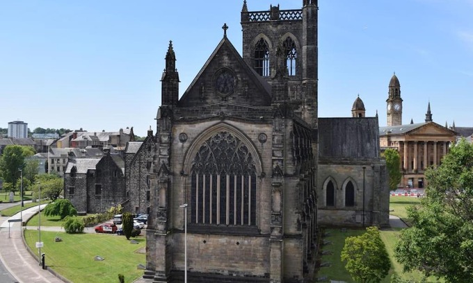 Paisley Apartment | THE PAISLEY PENTHOUSE - ABBEY VIEW