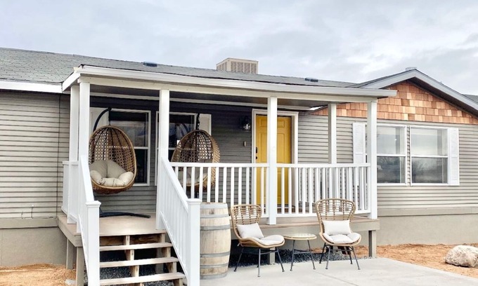 Palisade House | The Palisade River Retreat