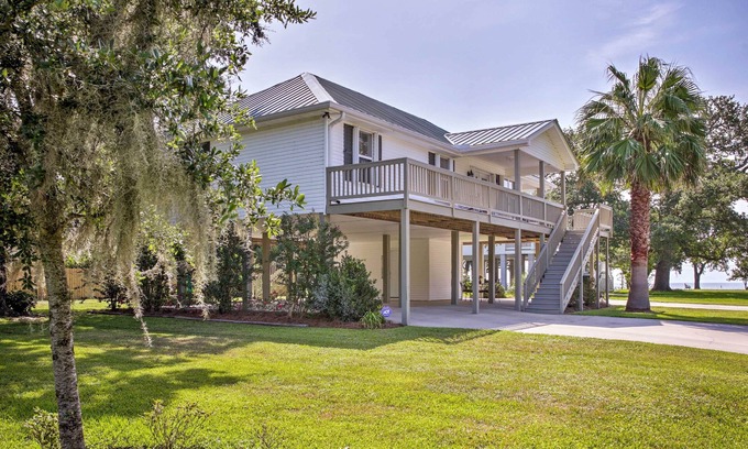 Waveland House | 'The Palm' Bay St. Louis Home - Walk to Beach!