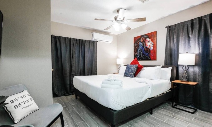 MacGregor Apartment | The Palm Flats 04! Zoo! Museums! Medical Center!