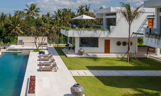 Babakan House | The Palm House, Luxury 5 bedrooms villa with 40m infinity pool & dedicated staff