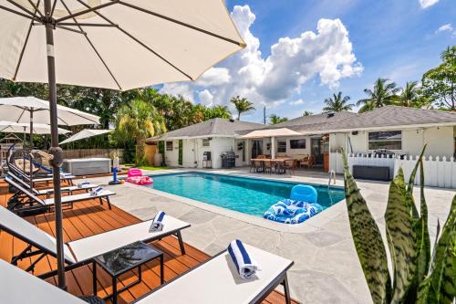 Lake Clarke Shores House | The Palm Luxe Retreat