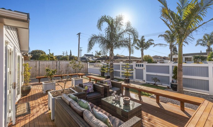 Orewa House | The Palm Retreat - Orewa Holiday Home