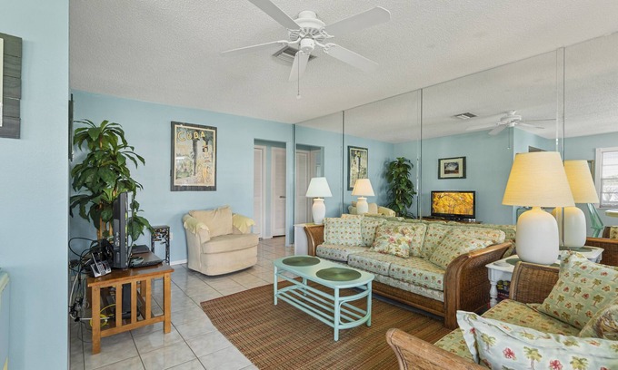 Holmes Beach Condo | The Palms "A" an upstairs unit located in the center district of Holmes Beach