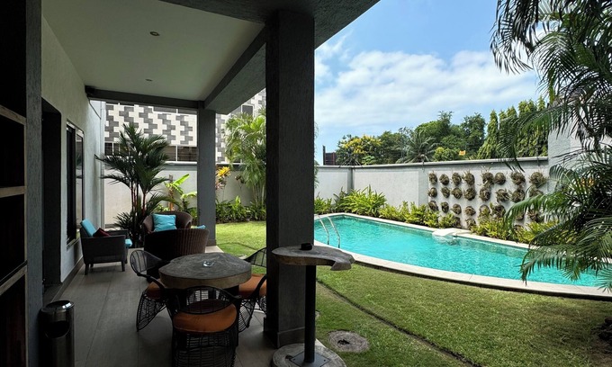 Accra Hotel | The Palms by Eagles