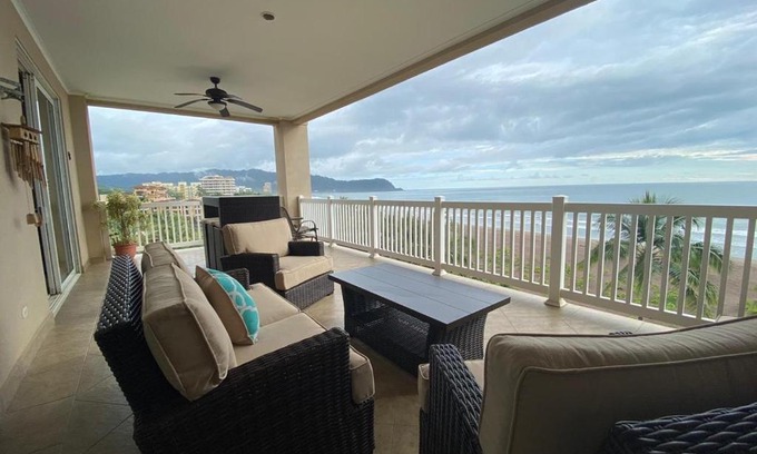 Barrio Los Villalobos Apartment | The Palms Oceanfront Condo 604