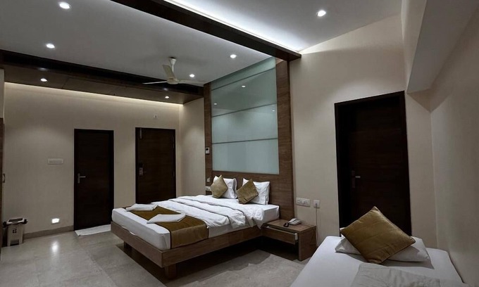 Kanchipuram Hotel | The Paradise Hotel - Luxury Stay
