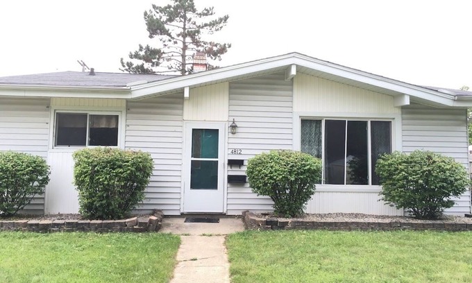 Lansing House | The Paradise @ Lyncott, A famiily friendly place to stay!