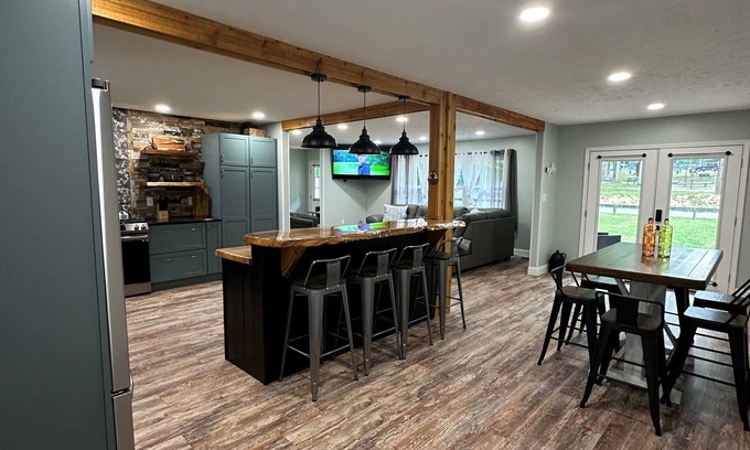 Fayetteville House | The Park House sleeps 9 comfortably. Come visit the NRGNP in Wild, Wonderful WV.
