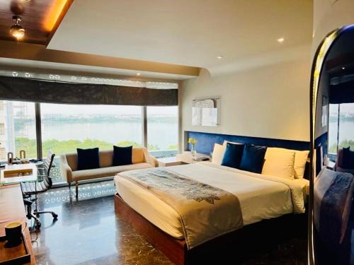 Somajiguda Hotel | The Park Hyderabad, Banjara Hills near Hussain Sagar Lake