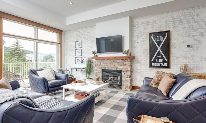 The Blue Mountains House | The Parker House Gorgeous Light and Spacious Chalet 86100
