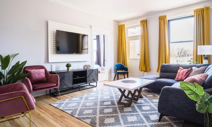 Plateau Mont Royal Apartment | The Parkview By MTLVacationRentals