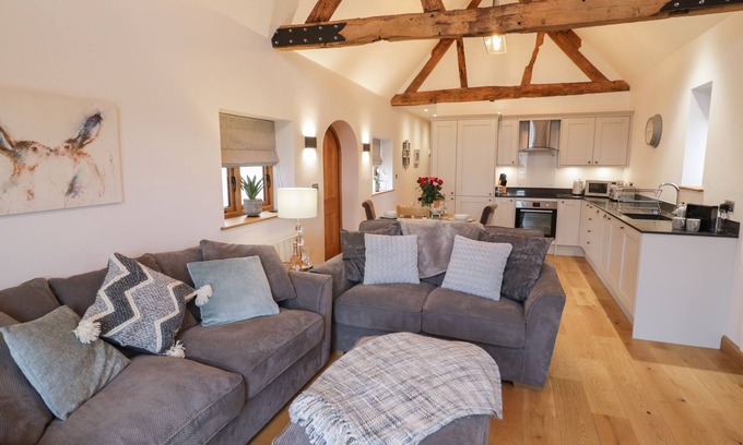 Whitney-on-Wye Cottage | THE PARLOUR, family friendly, luxury holiday cottage in Droitwich Spa