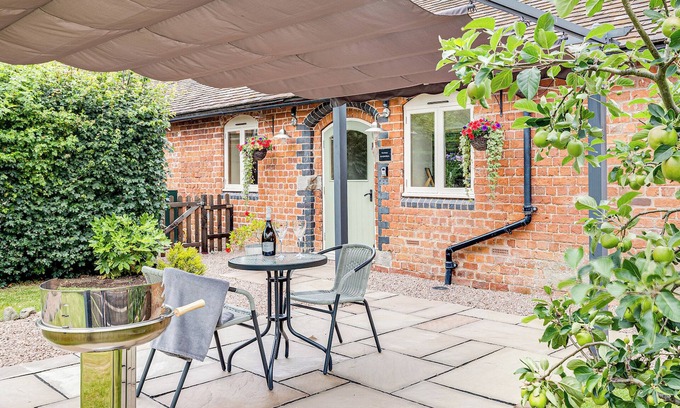 Burlton Cottage | The Parlour - UK10958