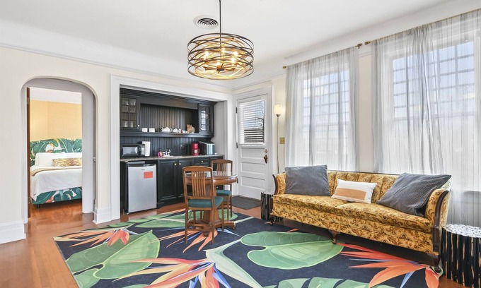 Springfield Hotel | The Pasfield House - Historic Mansion: The Nest