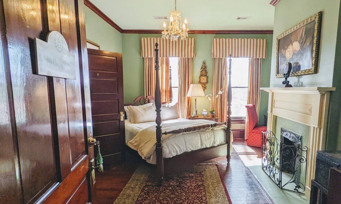 Buena Vista Hotel | The Pea Ridge Room at the Town House Inn