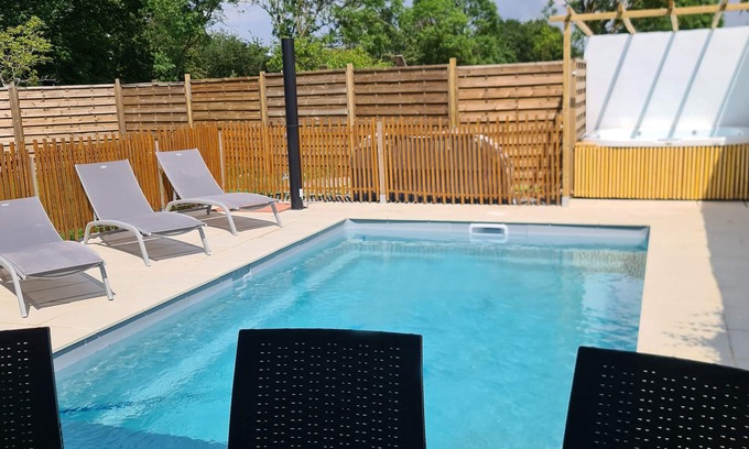 Givrand House | The peace and quiet of a country house with swimming poolSPA 10 minutes from the Vendée beaches