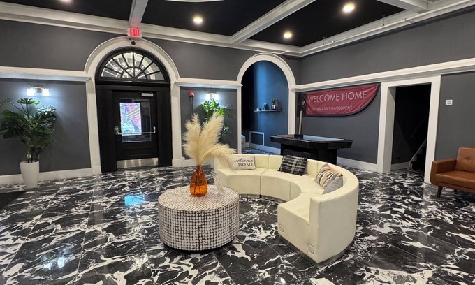 Midtown Apartment | The Peace Palace! nFabulous 2-bedroom apartment, close to downtown Detroit.