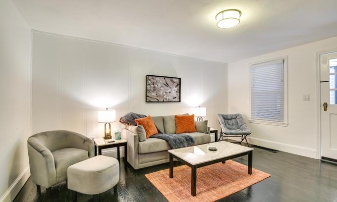 Lincoln Park Apartment | The Peaceful Post Cozy Winter Escape in Kingston
