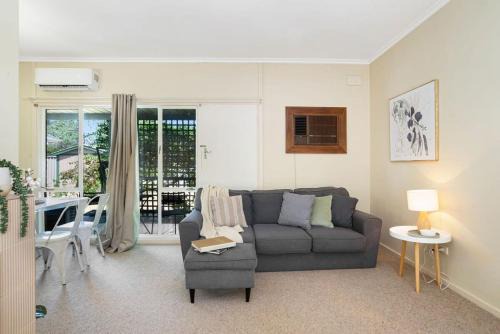 Elizabeth Vale House | The Peach Tree 2 Bed Home