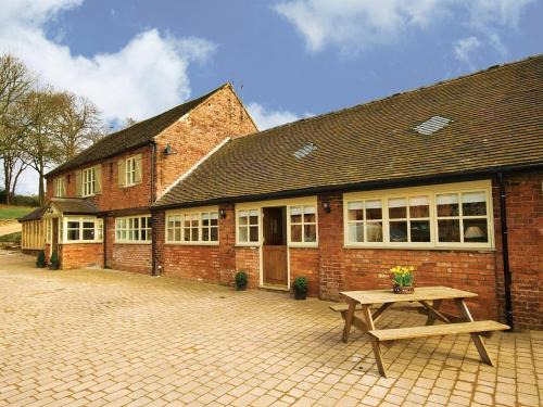 King's Bromley House | The Peacock Barn - E4713