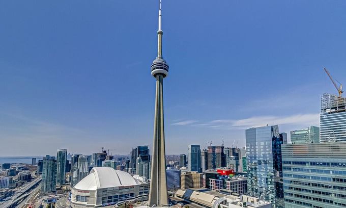 Toronto Entertainment District Apartment | The Peak at Toronto by Instant Suites