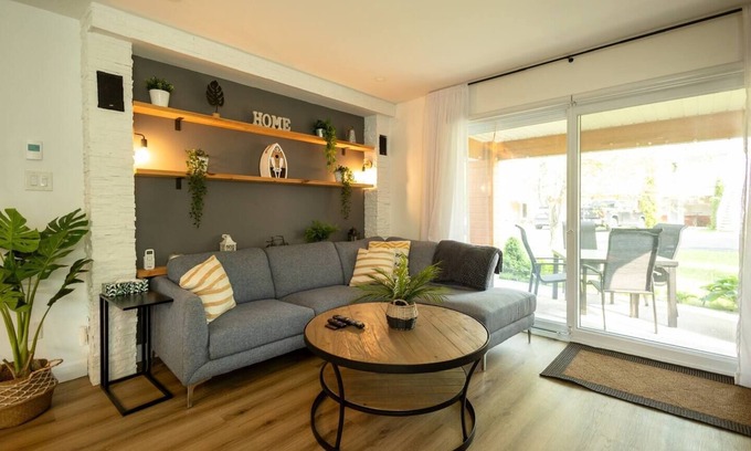 Magog Apartment | The Peaks and the Water