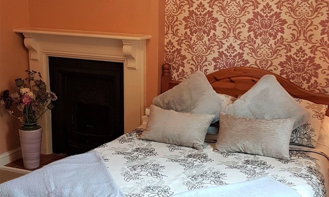 Tacolneston Bed & Breakfast | The Pelican Guesthouse