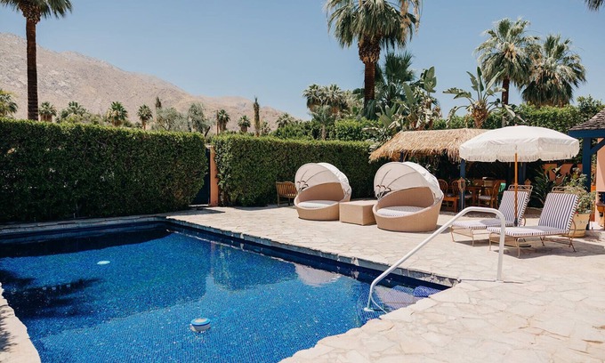 Warm Sands House | The Penguin Cottage: Sapphire Pool- Walk to town