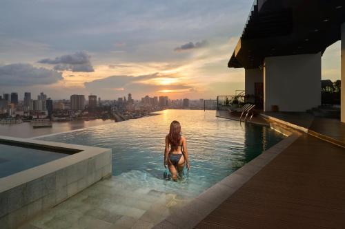 Ruessei Kaev Hotel | The Peninsula Phnom Penh