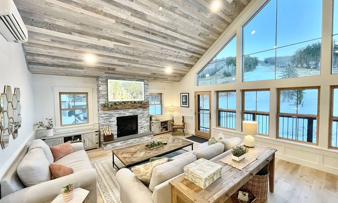 North Conway Condo | THE PENTHOUSE at Cranmore Mt. Resort, N. Conway, 4-season pool, near Story Land!