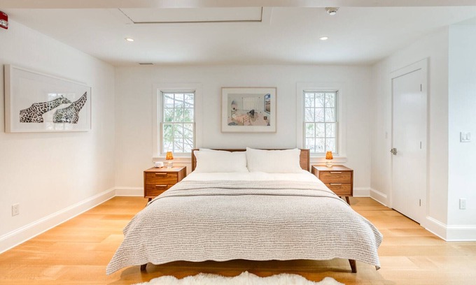 Lenox Apartment | The Penthouse, Downtown Lenox by Evergreen Home