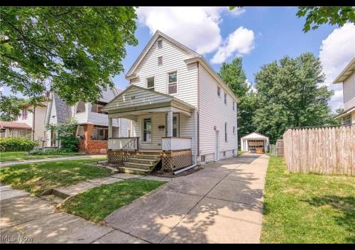 Akron Apartment | The Perazim