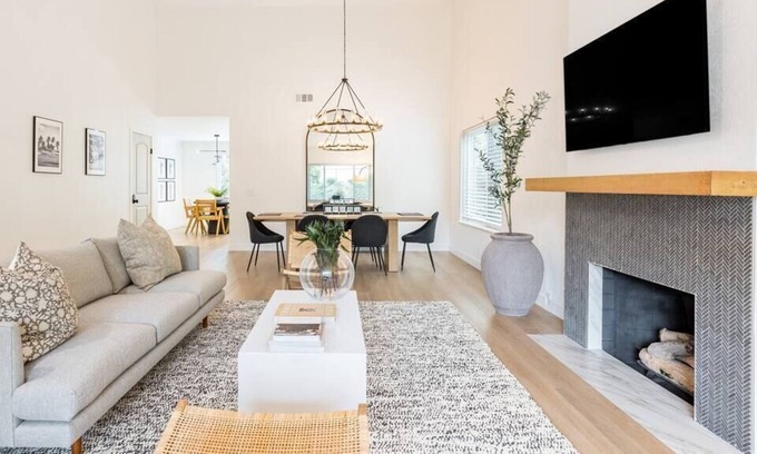 Mission Viejo House | The Perch - 4 Bd Luxurious Oasis, Nearby Beaches, & Backyard