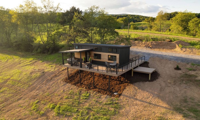 Warfordsburg House | The Perch | Amazing Views + Fire Pit + Grill