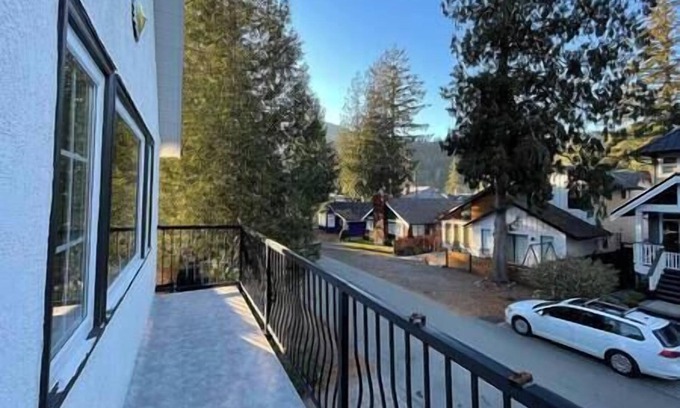 Cultus Lake House | "The Perch" @ rentcultus