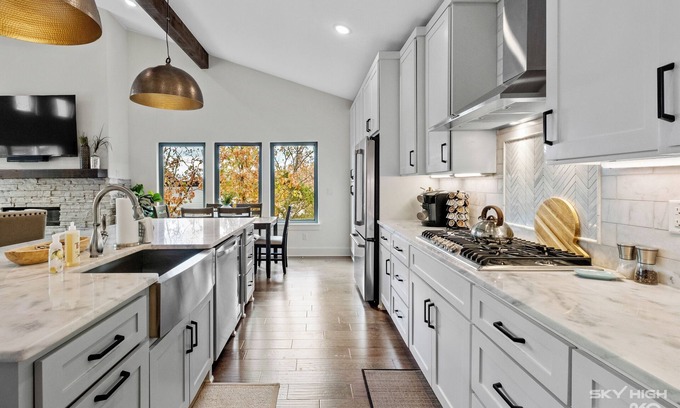Fayetteville House | The Perch @ Sequoyah: Pet Friendly & 3 Mi to U of A